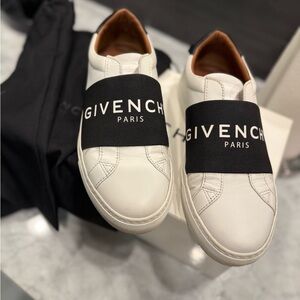 Givenchy White Urban Street Leather Sneakers with Black Logo Strap